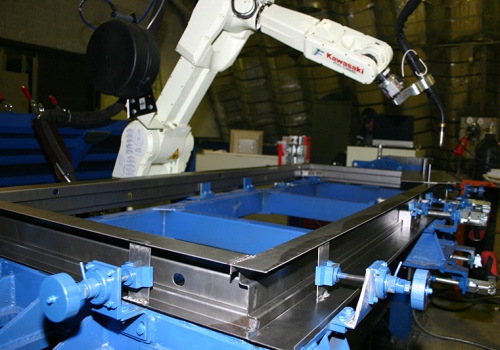 Laiptinės durų suvirinimo robotas