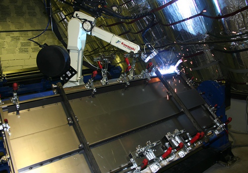 Laiptinės durų suvirinimo robotas