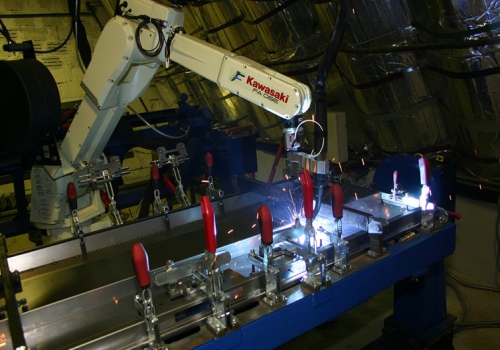 Laiptinės durų suvirinimo robotas