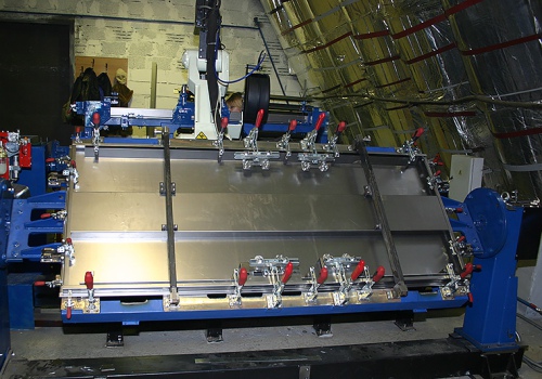 Laiptinės durų suvirinimo robotas