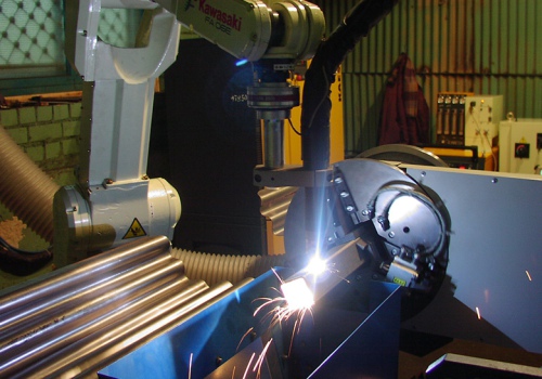 Vamzdžių pjovimo suvirinimui robotas