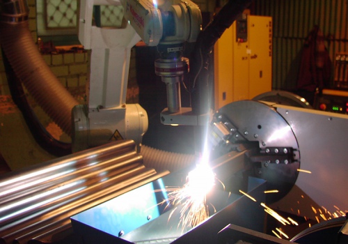 Vamzdžių pjovimo suvirinimui robotas