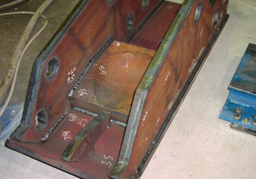 Šachtų tvirtinimo atramos suvirinimo robotas