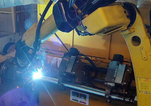 Strypų ir hidraulinių cilindrų suvirinimo robotas