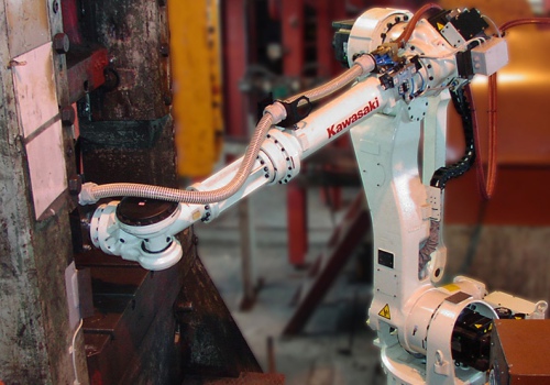 Kalimo preso pakrovimo robotas