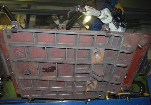 Šachtų tvirtinimo atramos suvirinimo robotas