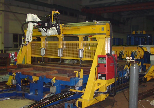 Atvirų vagonų sienelių suvirinimo robotas