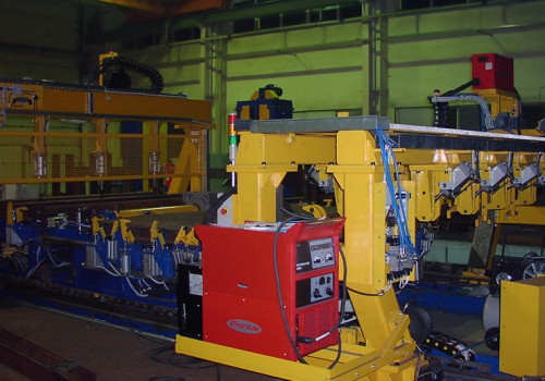 Atvirų vagonų sienelių suvirinimo robotas