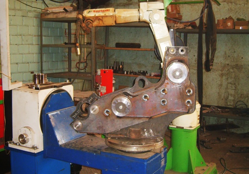 Universalaus suvirinimo robotas