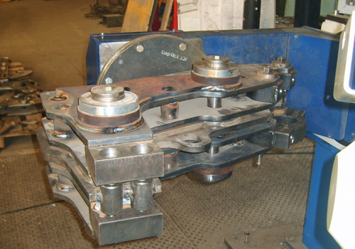 Universalaus suvirinimo robotas