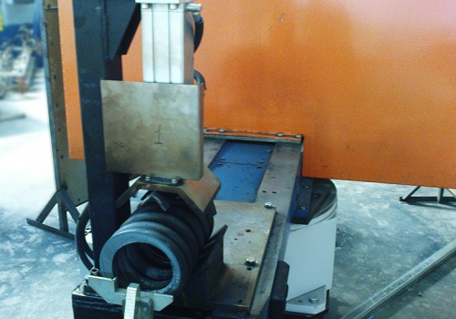 Spyruoklių pjovimo robotas