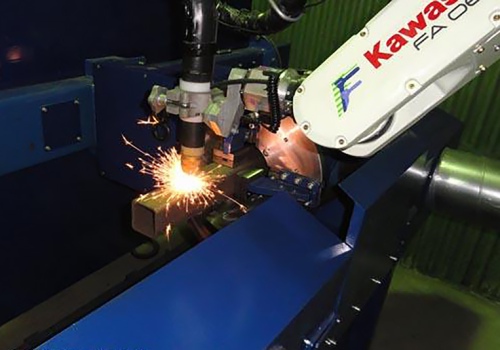 Įvairaus skerspjūvio vamzdžių pjovimo robotas