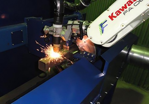 Įvairaus skerspjūvio vamzdžių pjovimo robotas